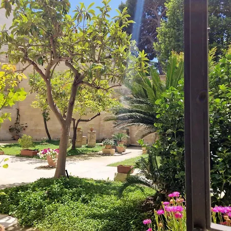 Al Centro Di Le Due Rose-con Patio Privato Apartamento *