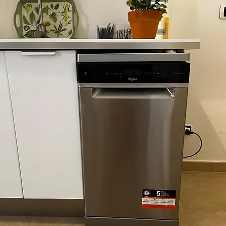 Al Centro Di Le Due Rose-con Patio Privato Apartamento Lecce