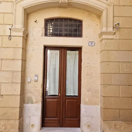 Al Centro Di Le Due Rose-con Patio Privato Lägenhet Lecce