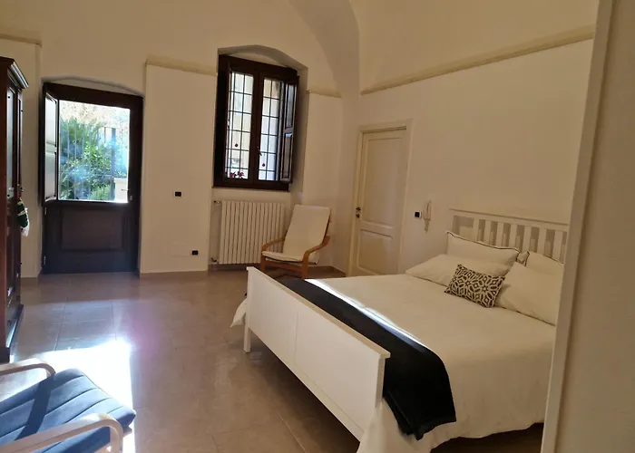 Al Centro Di Le Due Rose-con Patio Privato Apartament