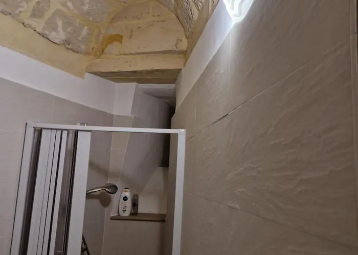 Al Centro Di Le Due Rose-con Patio Privato Apartamento