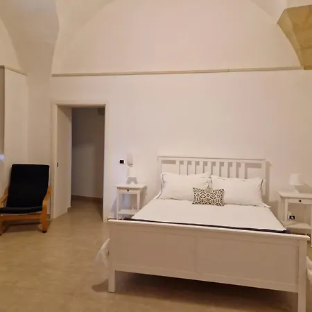 Al Centro Di Le Due Rose-con Patio Privato Daire Lecce