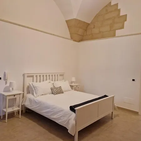Al Centro Di Le Due Rose-con Patio Privato 레체