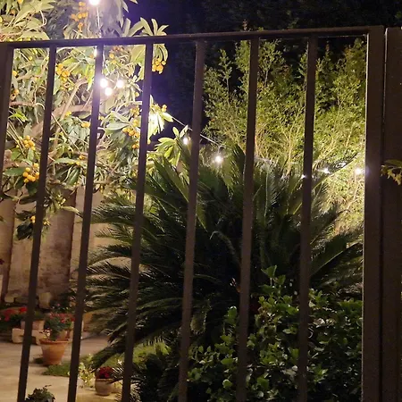 Al Centro Di Le Due Rose-con Patio Privato Daire Lecce