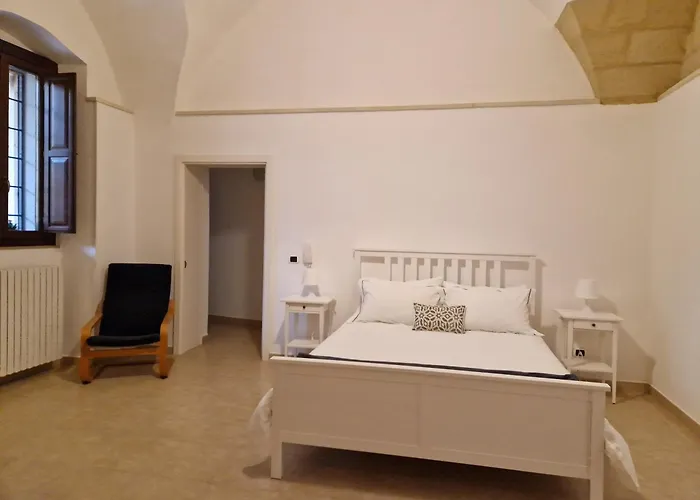 Al Centro Di Le Due Rose-con Patio Privato Apartment Lecce