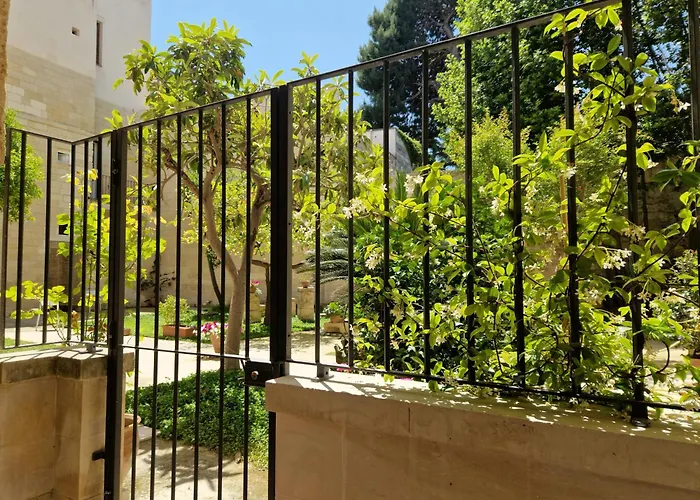 Al Centro Di Le Due Rose-con Patio Privato